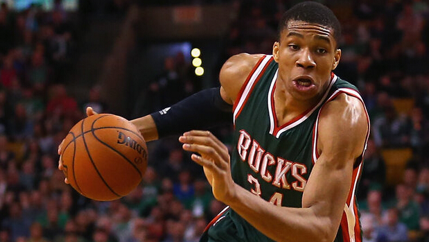 迈尼昂在加比亚社媒动态下留言，后者回复：请续约（迈尼昂现身加比亚动态评论区，加比亚回应：续约吧）