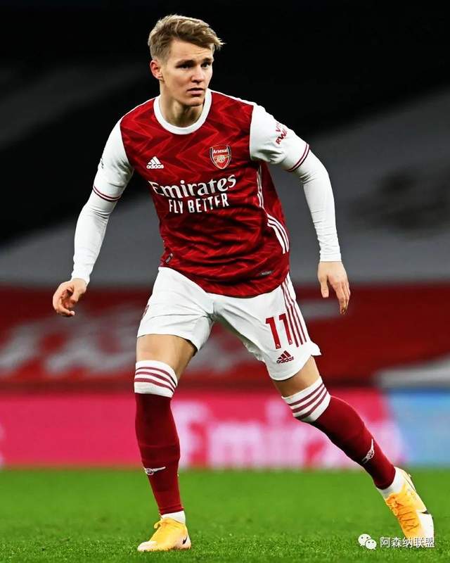 半场：拜仁1-1圣保利，格雷罗扳平，卡尔中柱，洪通吉破门+伤退（半场战报：拜仁1-1圣保利，洪通吉先破门后伤退，格雷罗扳平，卡尔中柱）