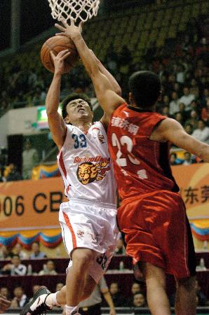 亚泰收官战0-1西海岸遭降级，陈柏良助攻里切利头球制胜（末轮亚泰0-1不敌西海岸宣告降级，陈柏良助攻里切利头槌定胜）