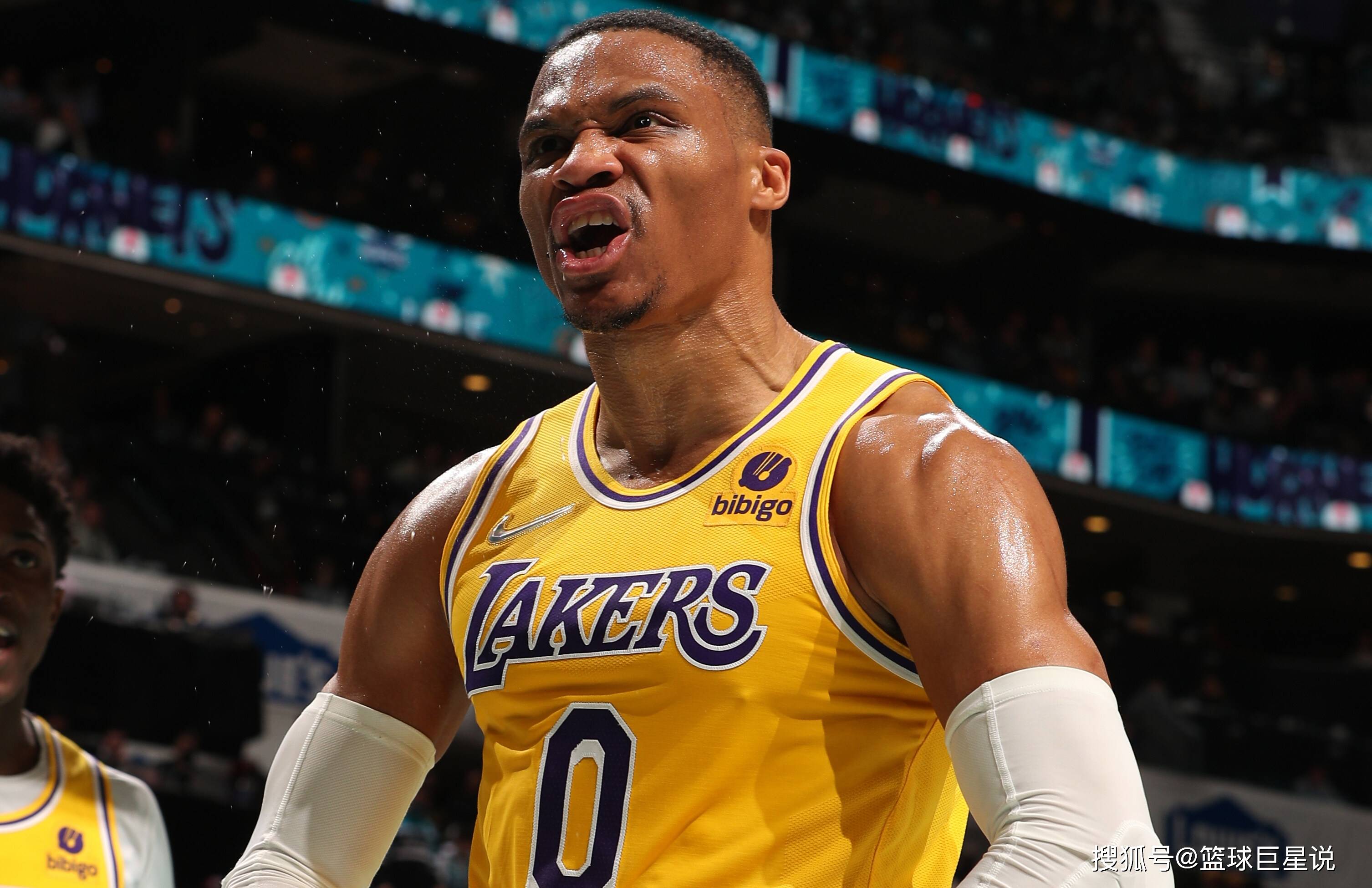 WAZ评沙尔克球员表现：两边翼卫灾难发挥，卡里乌斯超神（WAZ球员评分：沙尔克双翼卫灾难级失常，卡里乌斯神级发挥）