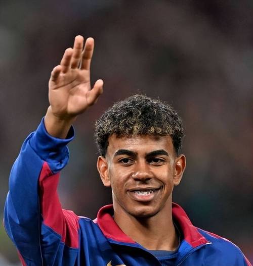 斯基拉：米兰派球探考察萨索洛中卫穆哈雷莫维奇和伊泽斯（斯基拉称：米兰派出球探考察萨索洛中卫穆哈雷莫维奇与伊泽斯）