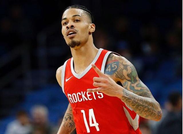 科莫利：聘请斯帕莱蒂在三天内完成；续约选项为期一年（科莫利称三天内敲定斯帕莱蒂签约，合同含一年续约条款）