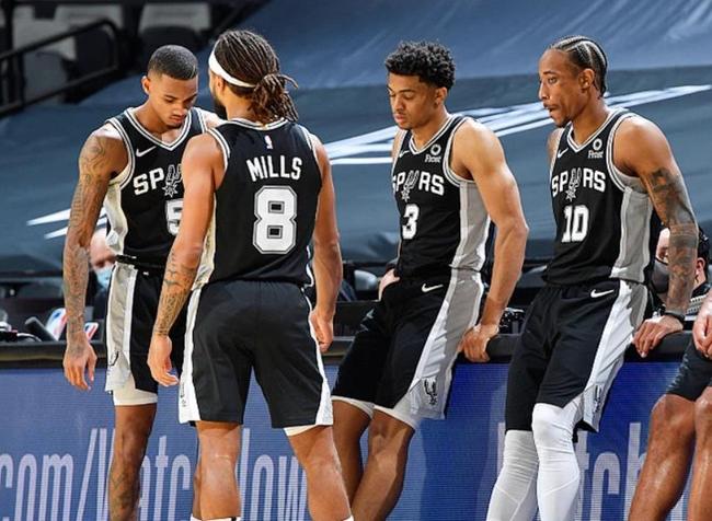 RB莱比锡遭受意外击败柏林联盟&错过机会接近拜仁（RB莱比锡冷门不敌柏林联盟，错失追近拜仁良机）