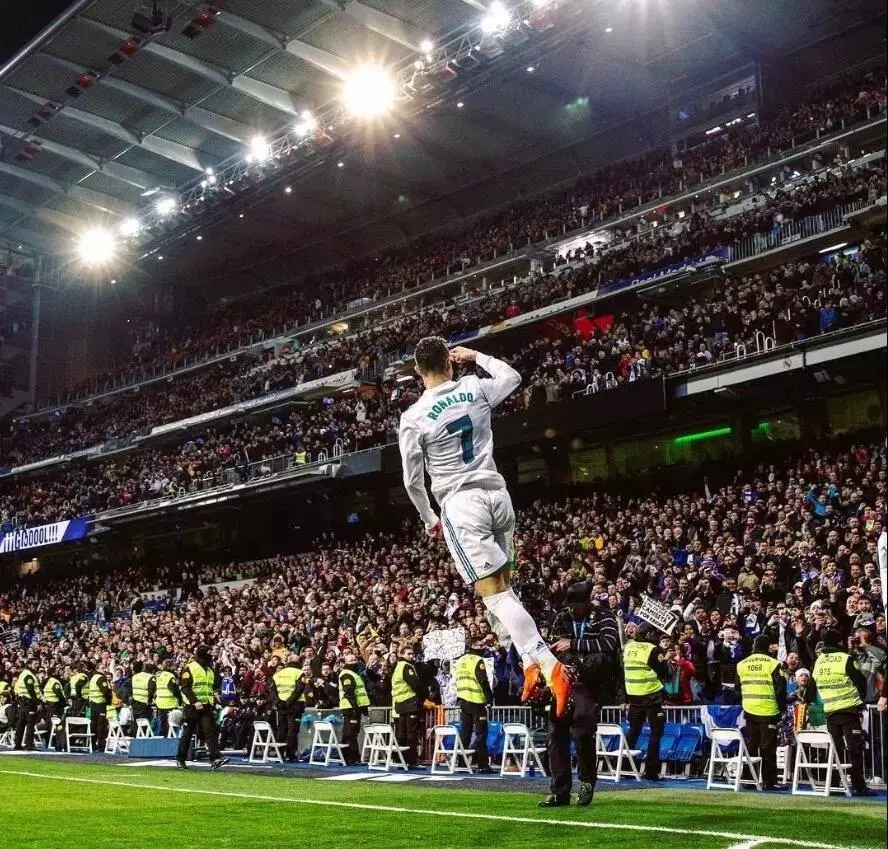 魏翊东：我和谢晖合影是在J联赛现场，被捏造成他要执教国安（魏翊东回应：与谢晖在J联赛的合影被曲解成将执教国安）