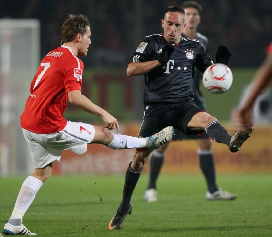 记者：曼联、切尔西、国米关注罗比尼奥之子（记者称曼联、切尔西与国米关注罗比尼奥之子）