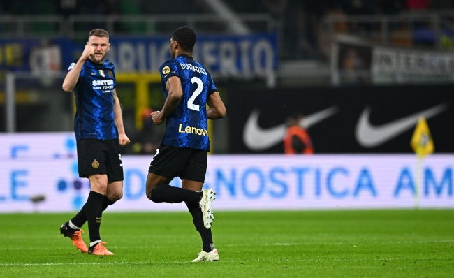 客平10人哈萨克斯坦，比利时出线形势：末轮赢弱旅直接晋级（客场被10人哈萨克斯坦逼平，比利时出线形势：末轮拿下弱旅即可直接晋级）