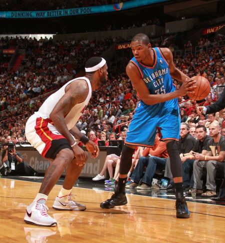 快船对阵独行侠三连败，独行侠逆转取胜，弗拉格创历史纪录。（独行侠逆转击败快船，送其交锋三连败，弗拉格书写历史纪录）