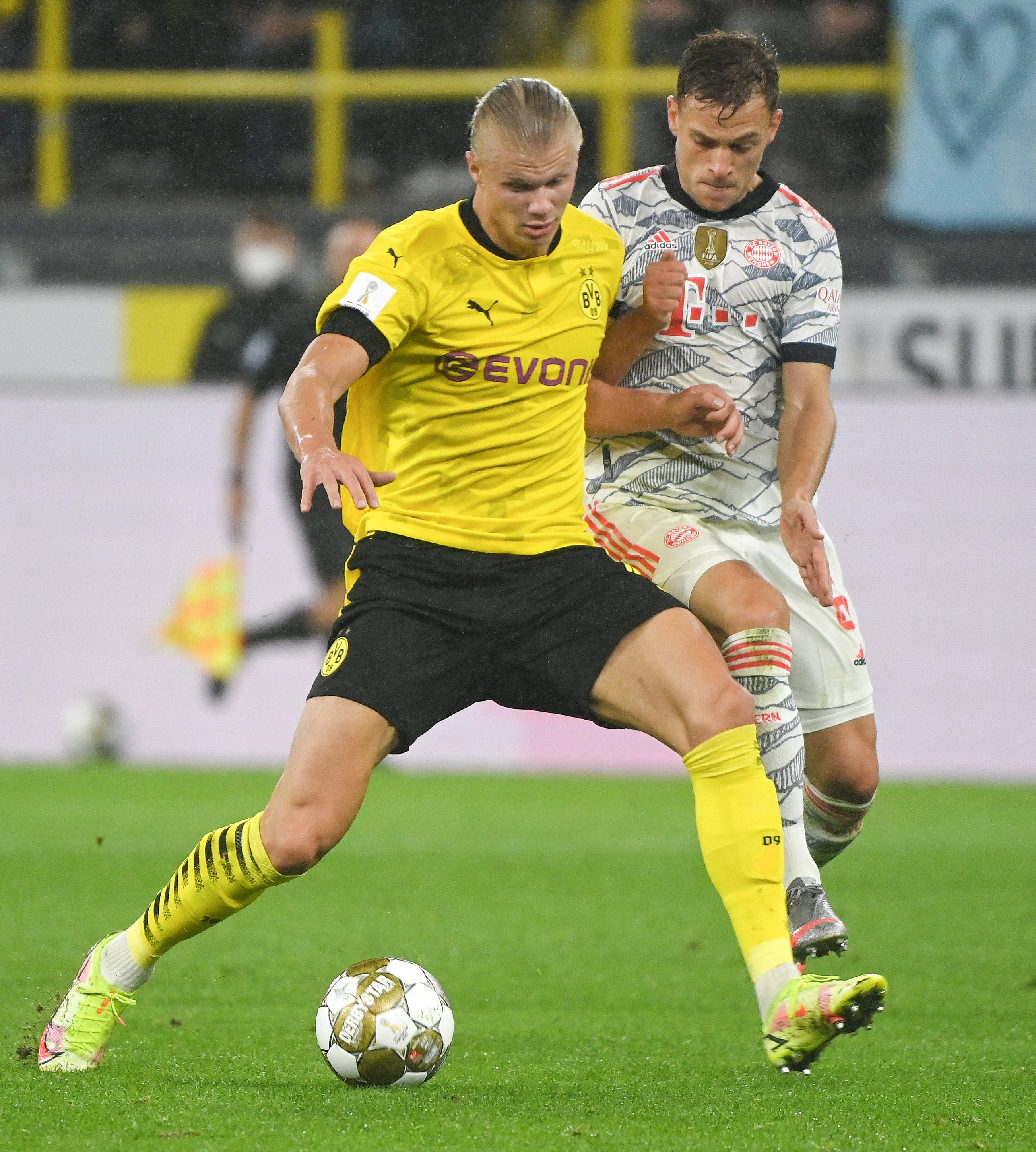 拜仁莱万梅开二度战胜门兴（莱万梅开二度助拜仁力克门兴）