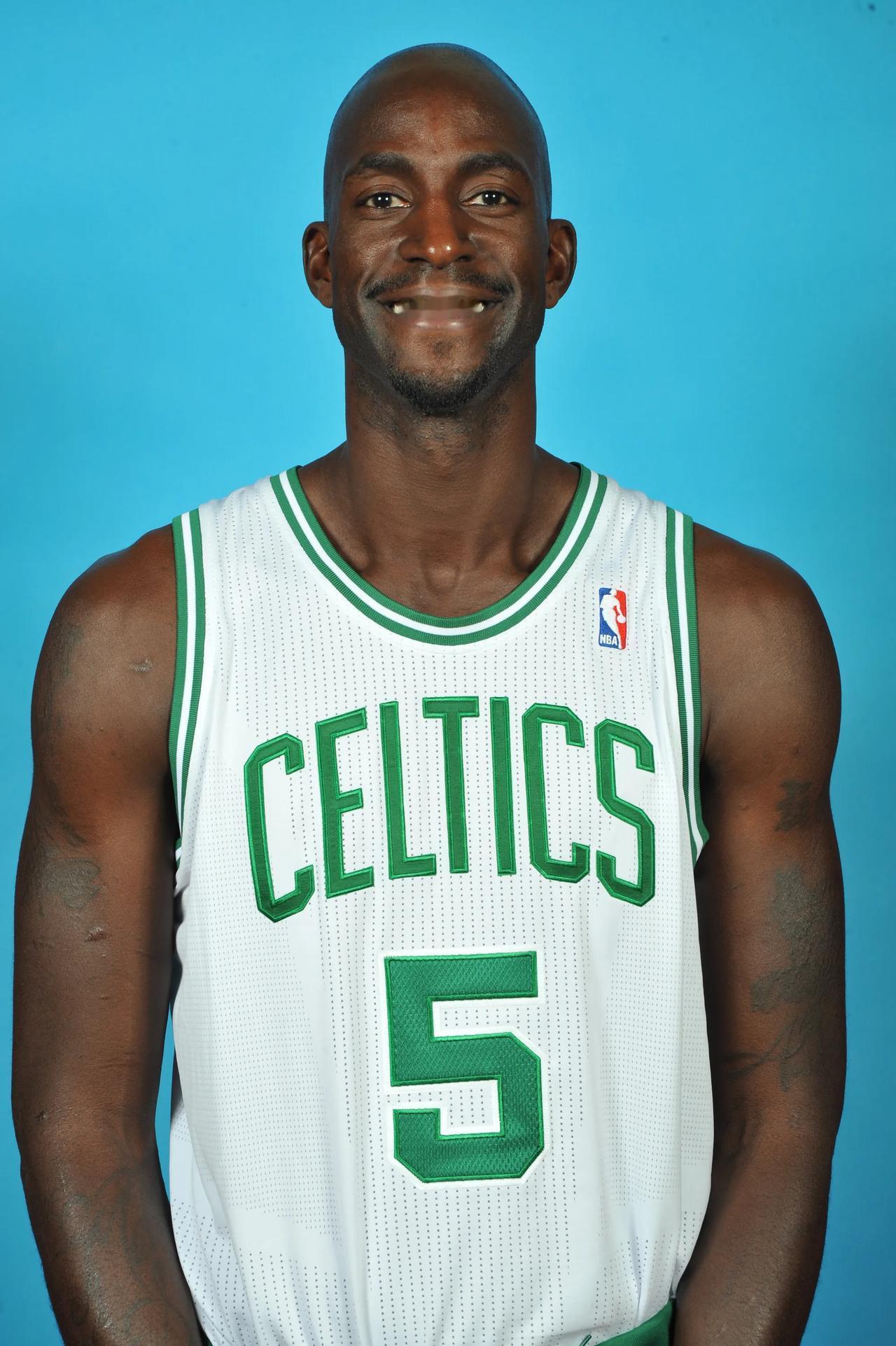 孙兴慜结束十年热刺生涯，当之无愧亚洲一哥（孙兴慜告别热刺十年征程，亚洲一哥实至名归）